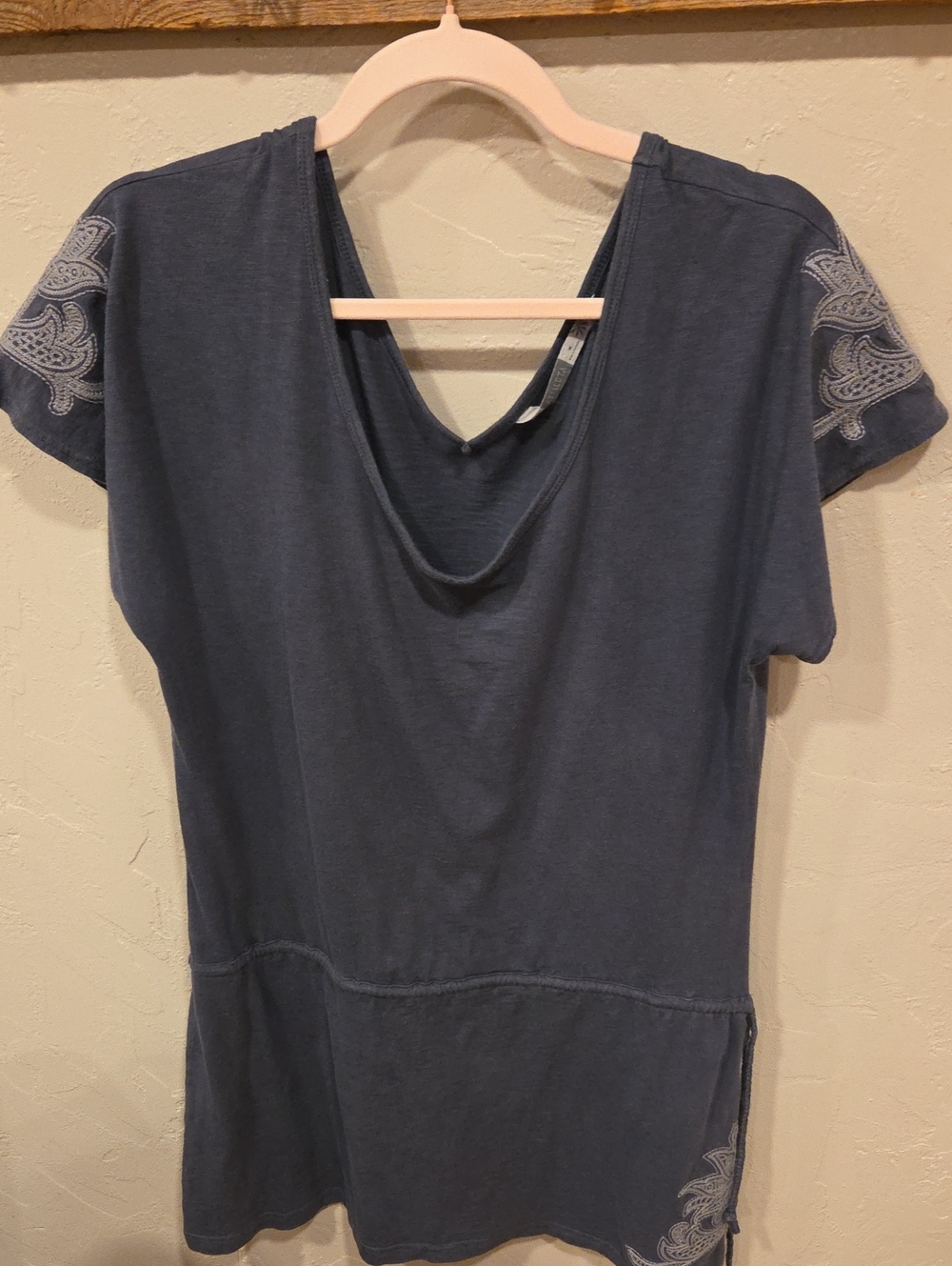 Athleta Slate Blue Short Sleeve Tunic Tee with Embroidered Sleeves Size Medium